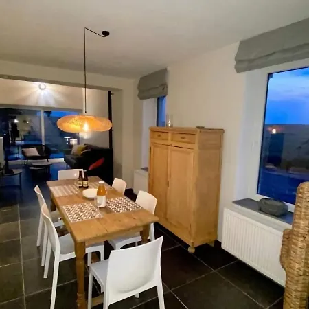 Modern In With Garden *