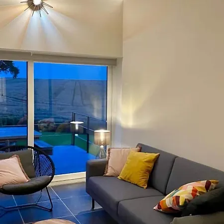 Σπίτι διακοπών Modern In With Garden *