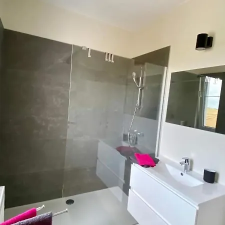 Modern In With Garden Σπίτι διακοπών *
