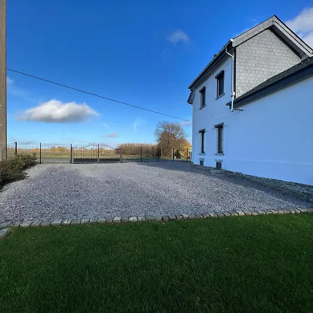 Peaceful Garden In Модав