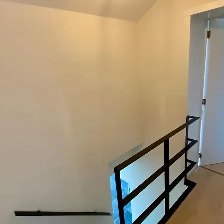 Σπίτι διακοπών Modern In With Garden *